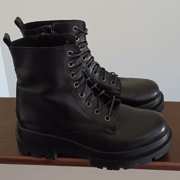 L'INTERVALLE Black Italian Leather Combat Boots Excellent Condition - Picture 1 of 15